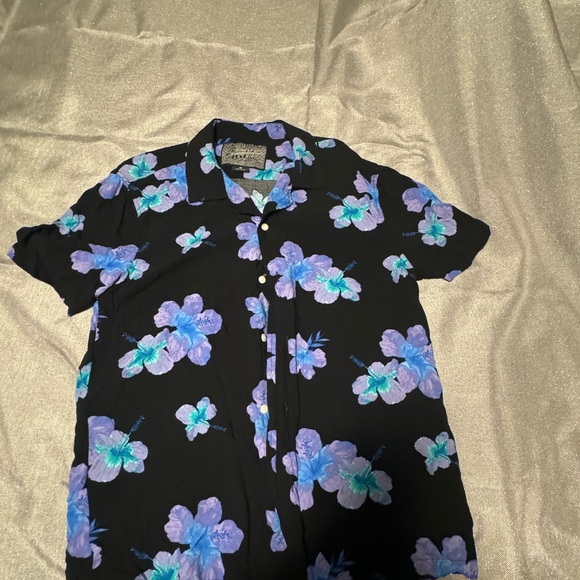 Brooklyn Cloth Other - Casual Black and Blue Floral Button Down Shirt